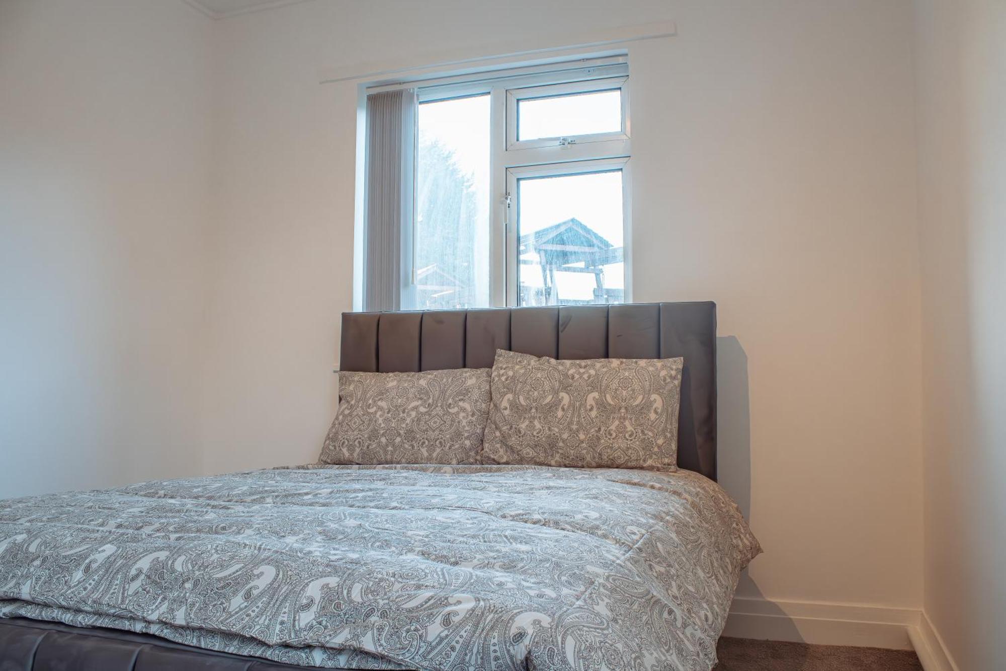 Spacious 4-Bed Flat - 10 Mins To City Centre Leeds  Luaran gambar
