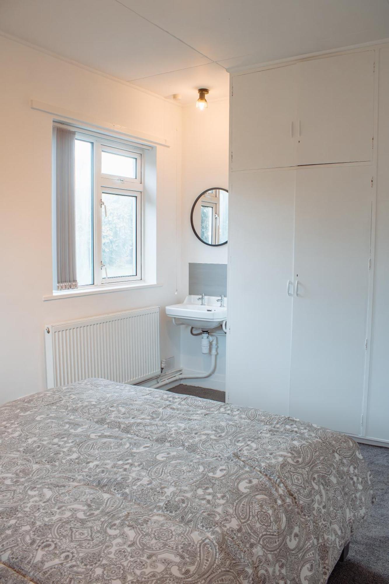 Spacious 4-Bed Flat - 10 Mins To City Centre Leeds  Luaran gambar