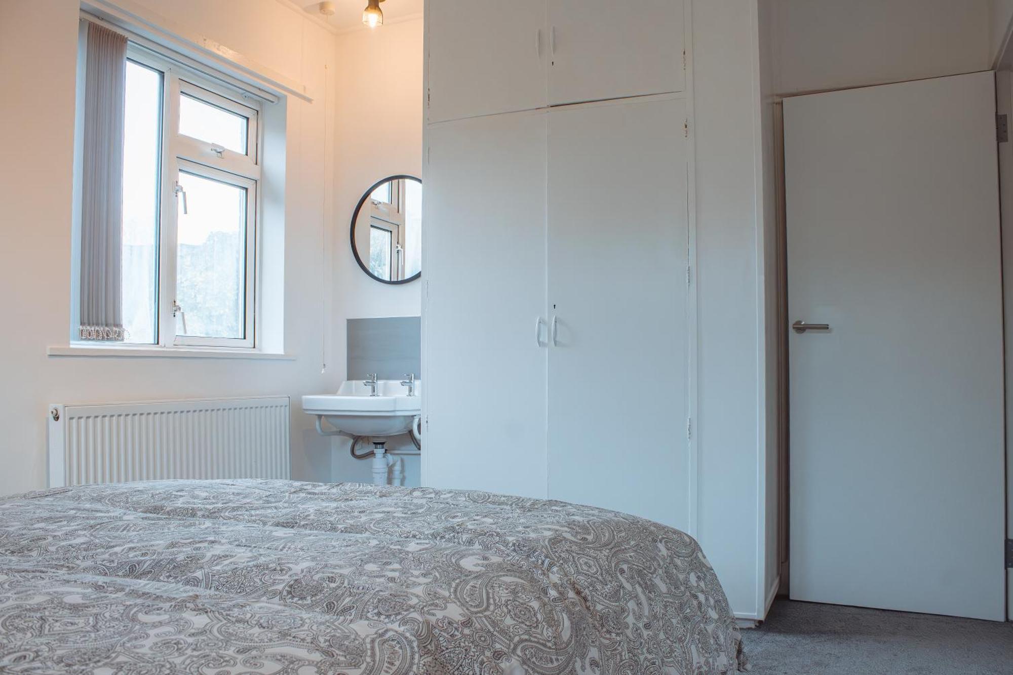 Spacious 4-Bed Flat - 10 Mins To City Centre Leeds  Luaran gambar
