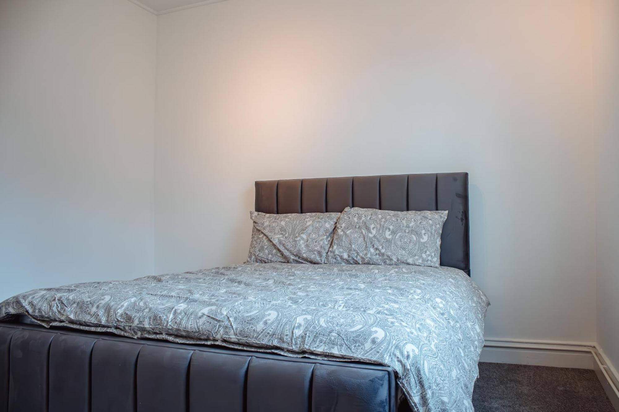 Spacious 4-Bed Flat - 10 Mins To City Centre Leeds  Luaran gambar