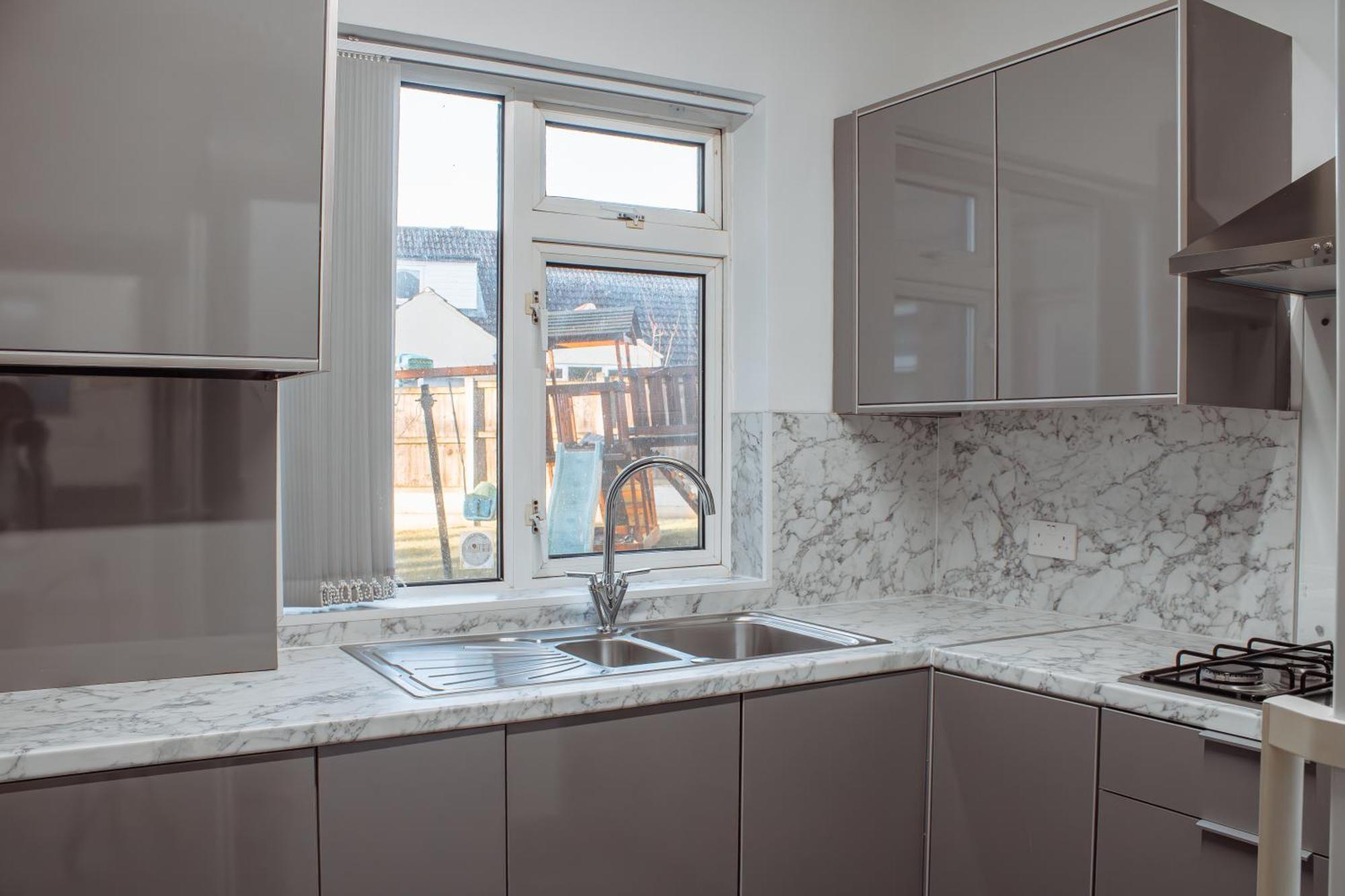 Spacious 4-Bed Flat - 10 Mins To City Centre Leeds  Luaran gambar