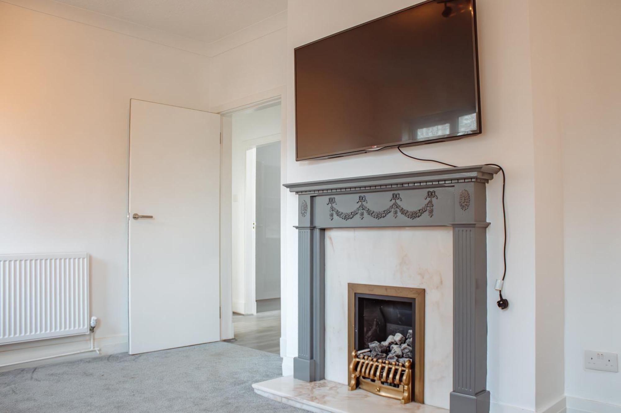 Spacious 4-Bed Flat - 10 Mins To City Centre Leeds  Luaran gambar